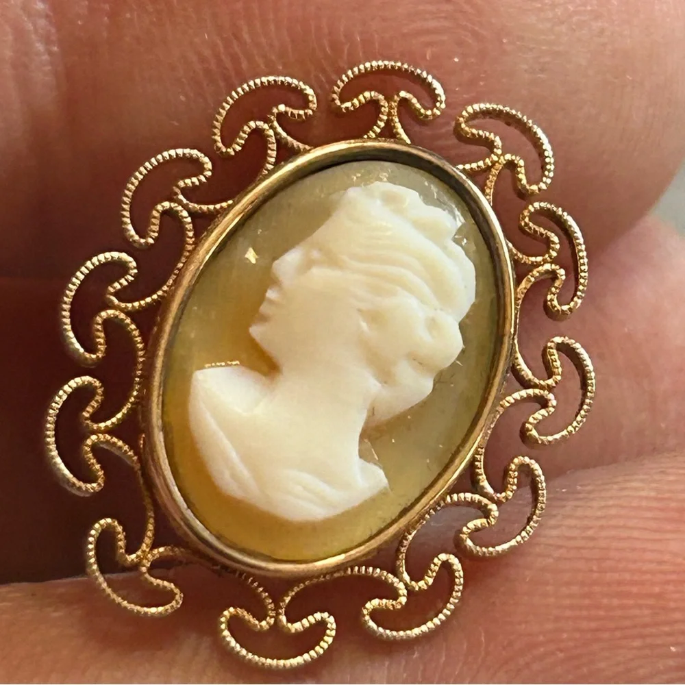 Vintage Krementz genuine carved shell cameo 14kt gold overlay earrings with box